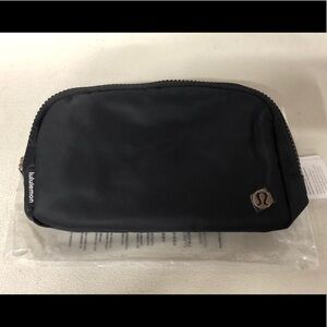 Lululemon Everywhere Crossbody Belt Bag 1L with Logo Strap Black NWT